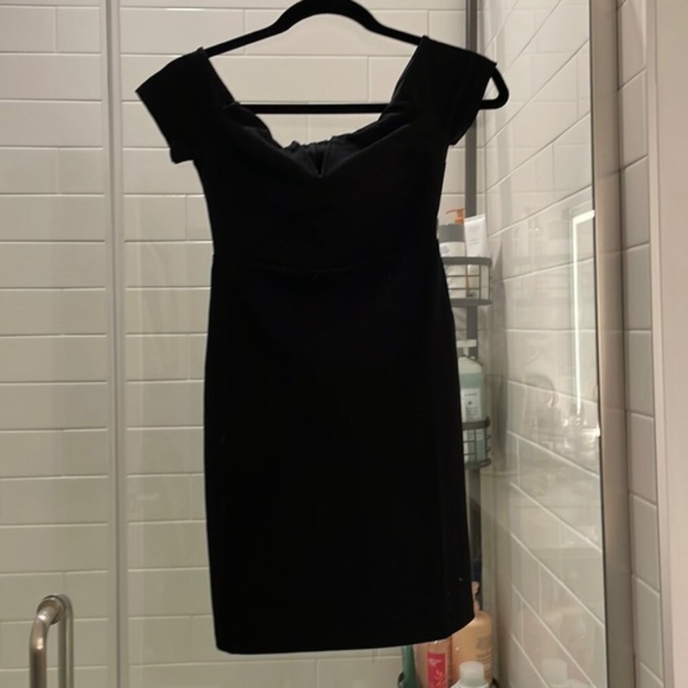 Off shoulder Lulus body con dress